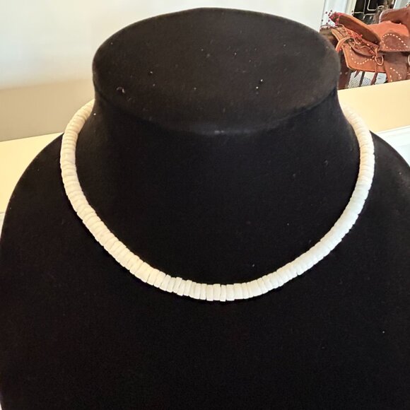 16" Vintage Hawaiian White Puka Shell Neckelace - Picture 7 of 10